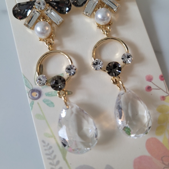 ⚡️BOGO 50% Off⚡️ Flower drop earrings - Picture 5 of 5